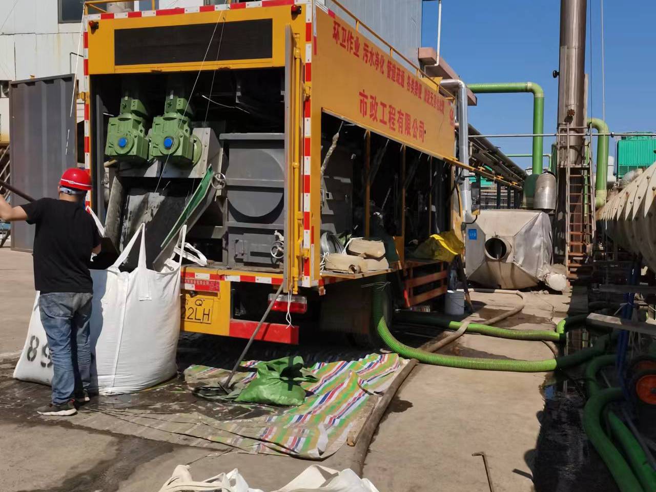 张金镇淤泥压干处理