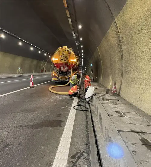 张金镇隧道排水渠清淤